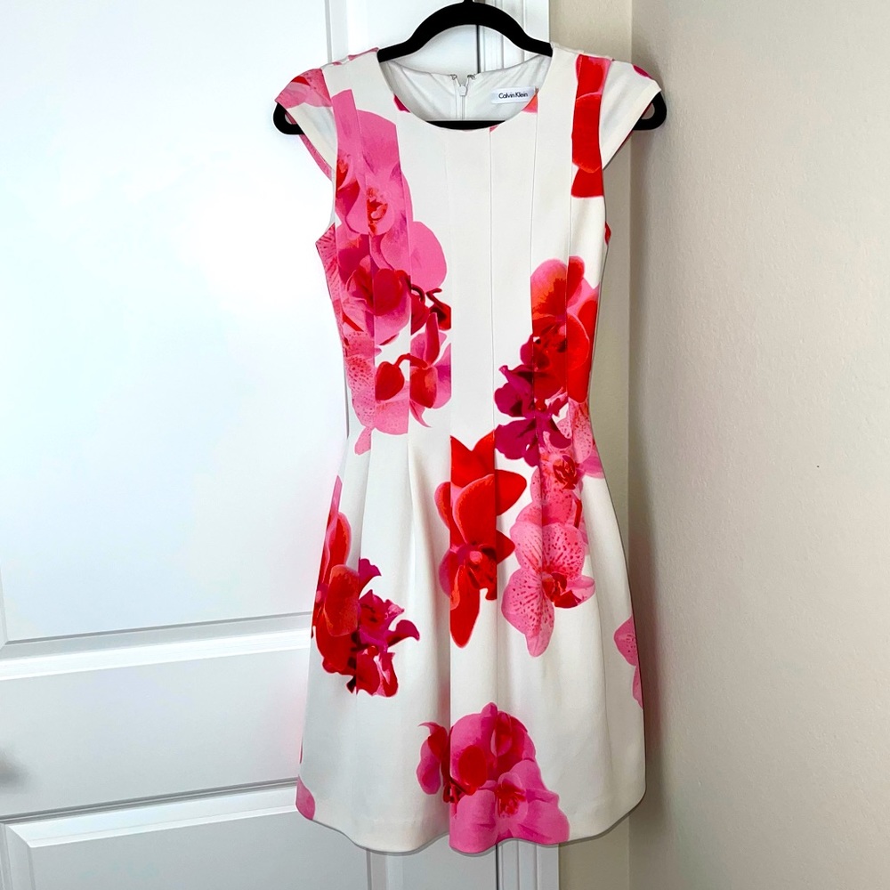 Calvin Klein floral pleated dress. Size 2P.